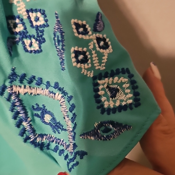 📢5 For $20 Blue and Green Bell Sleeve Blouse with Asymmetrical Hem - Picture 4 of 5